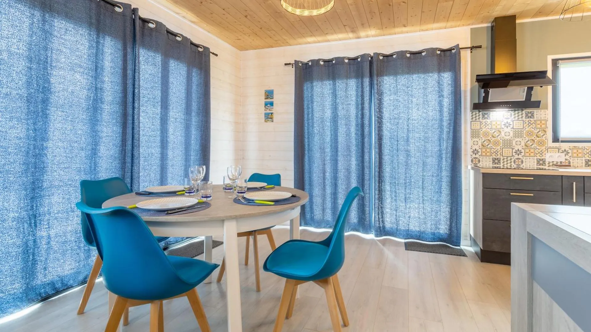 Chalet Bois A 2Kms De La Plage Plobannalec-Lesconil 0*,  France